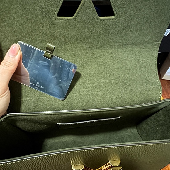 Louis Vuitton Twist MM Khaki and Cream on side - Picture 4 of 5